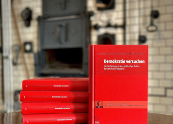 Demokratie versuchen