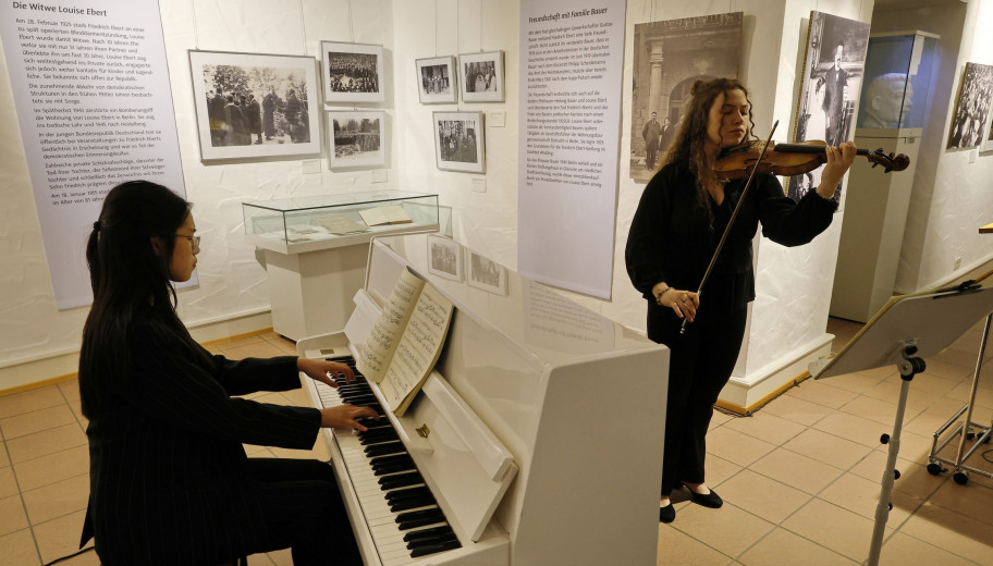 Anastasia Gubanov (Violine) und Phuong Anh Dang (Klavier)